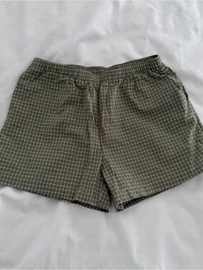 Butter melon elastic band green plaid shorts size women’s medium